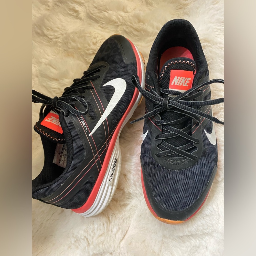 New Nike Women’s Tennis Shoe size 7.